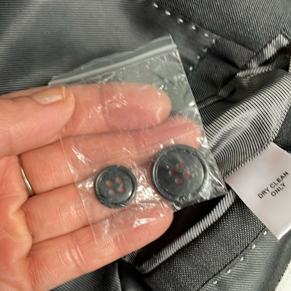 New Geoffrey Beene suit - Picture 8 of 12